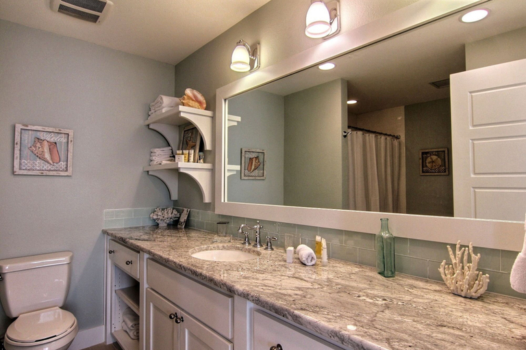 Bathroom 4, Latitude Adjustment TC 3305, Nueces