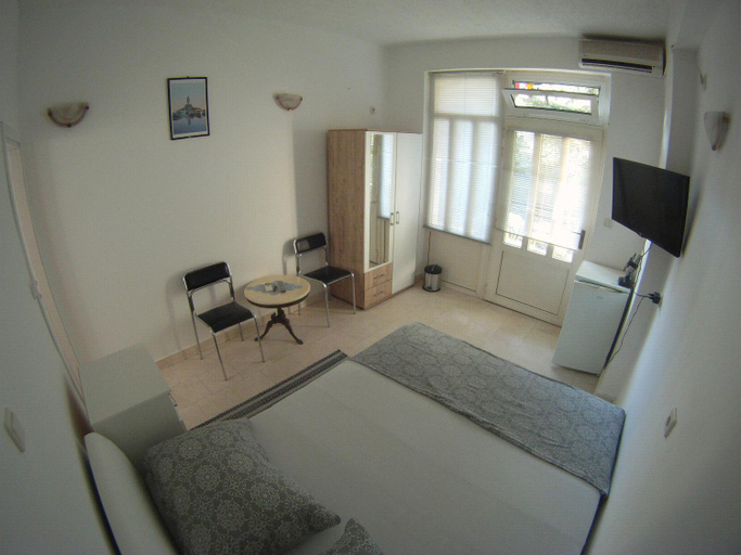 Others 4, Salona suite, Blaca