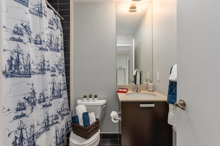 Bathroom 4, Luxurious 2-bedroom Condo, Toronto