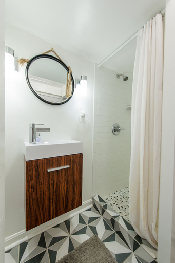 Bathroom, Honey Suite - Luxury Bed - Peaceful and Quiet Central D.C., Washington D.C.