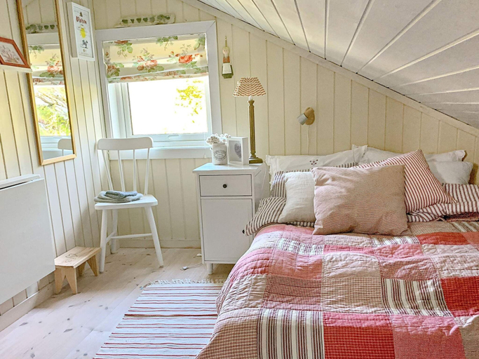 Bedroom 3, 7 Person Holiday Home in Jelsa, Suldal