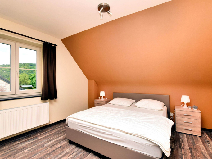 Bedroom 2, Holiday Home in Hastiere Near Forest, Namur
