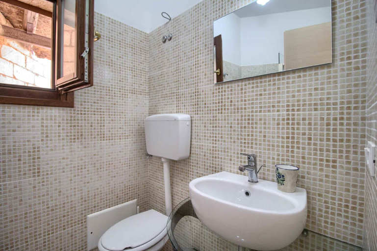 Bathroom, Apt Nora -tenuta Masi, Lecce