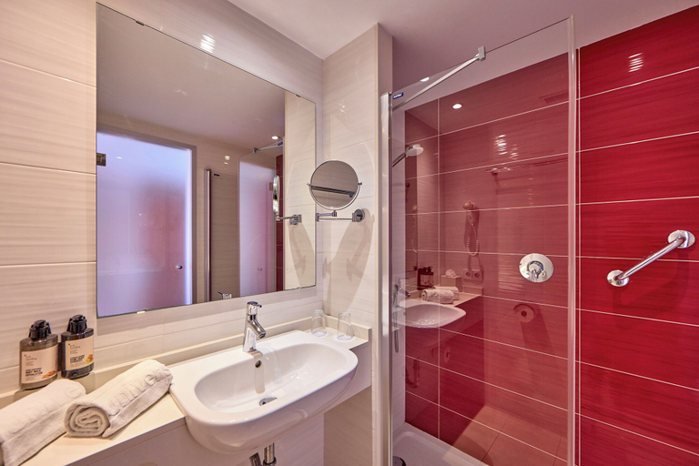 Bathroom 5, Universal Hotel Perla, Baleares