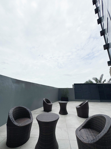 Exterior & Views 11