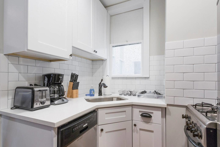 Others 4, Depaul 2 BDR - Walk to Train, University, and More, Cook