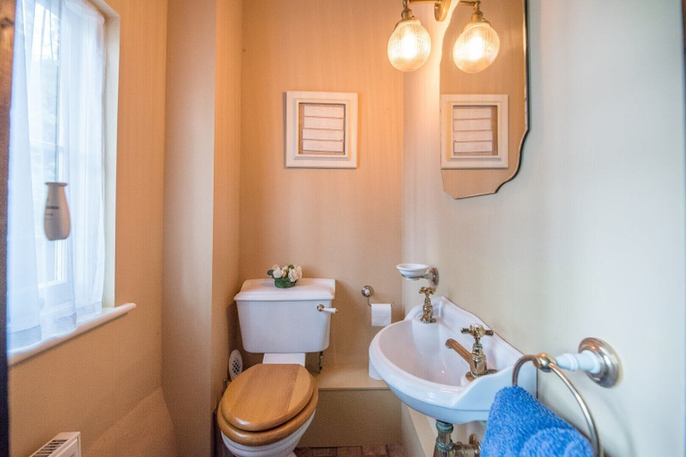 Bathroom, Cliftons Cottage, Clare, Suffolk