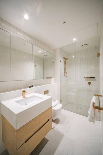 Bathroom, Modern Living@collins Centro Location 2BR, Melbourne