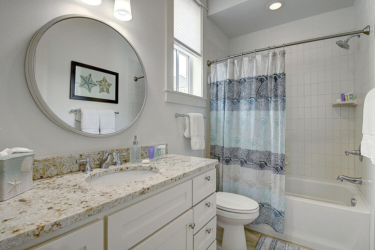 Bathroom 4, Sippin' on Sunshine 164 BE, Nueces