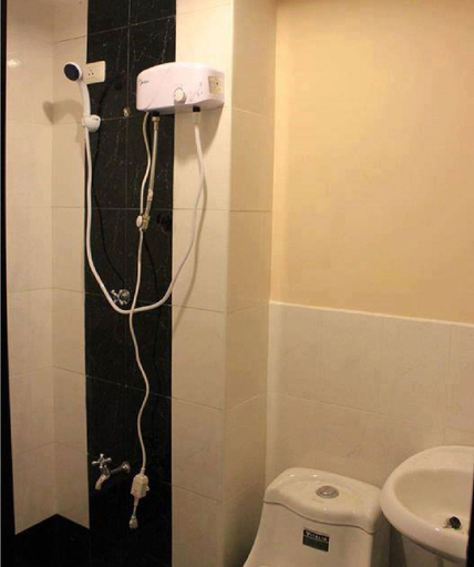 Bathroom, 2F6 Wharton Bldg North Cambridge Condo, Baguio City
