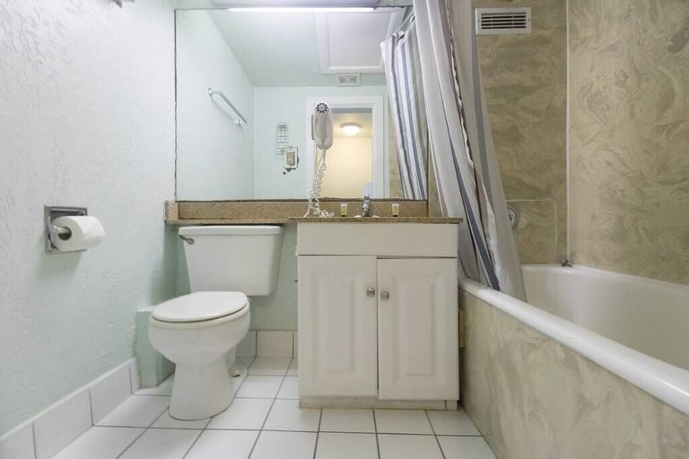 Bathroom, 632 Ocean View Hollywood, Broward