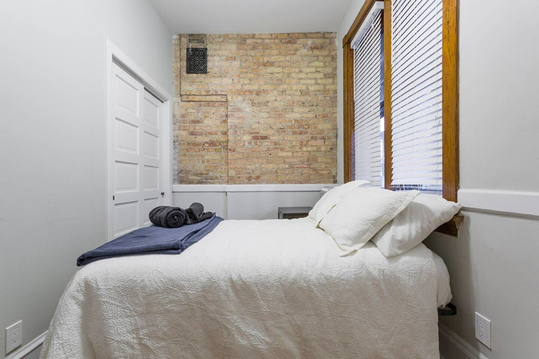 Bedroom 2, Depaul 2 BDR - Walk to Train, University, and More, Cook