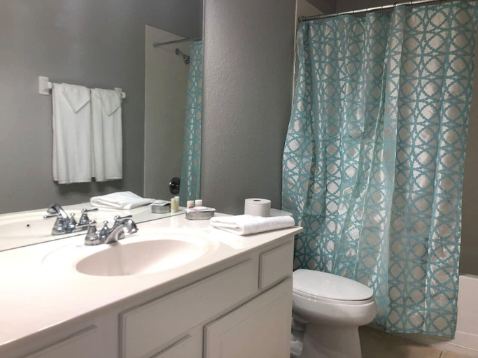 Bathroom 4, Tideview 44 · Walk TO Convention! Modern. Universal& Disney, Orange