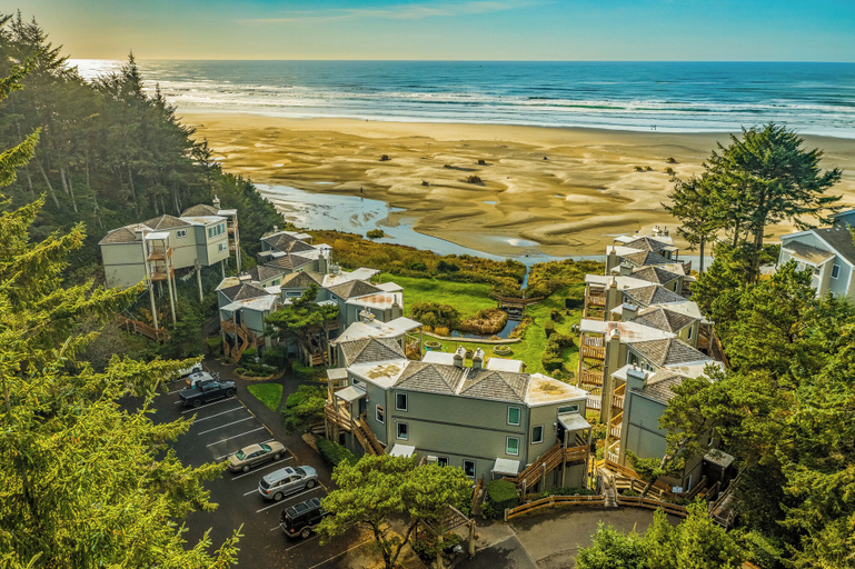 Exterior & Views 2, Little Creek Cove Beachfront Resort, Lincoln