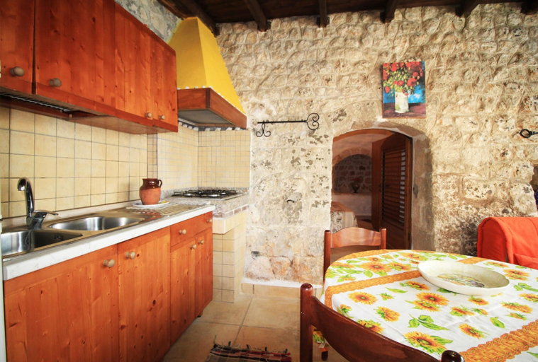 Others 5, Merlo Trullo con Piscina, Lecce