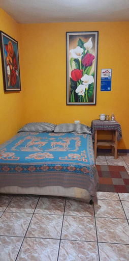 Bedroom 2, Una Noche Con Mical, San Pedro La Laguna