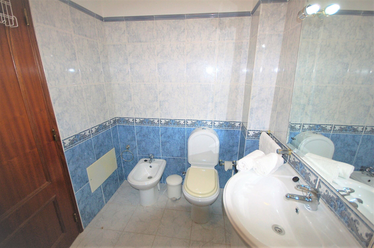 Bathroom 3, Dom Dinis em Quarteira T1, Loulé