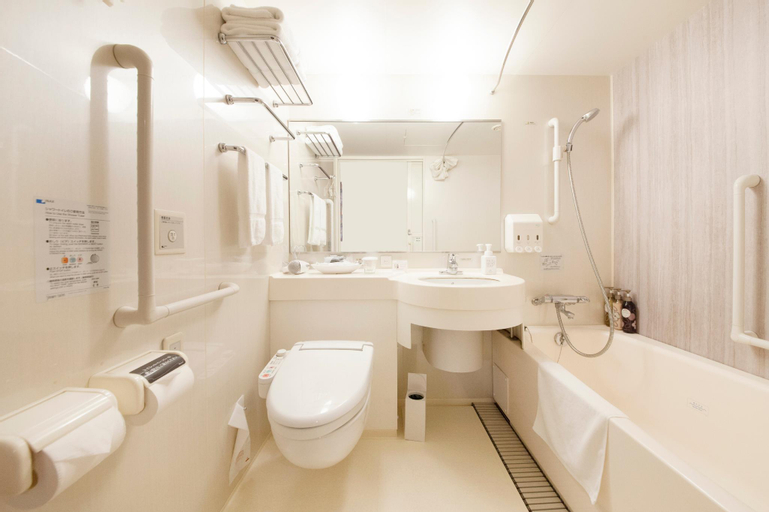 Bathroom 22
