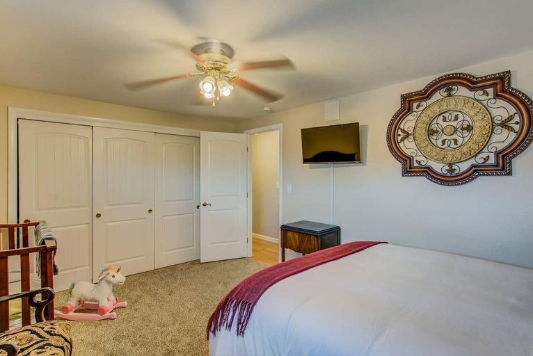 Bedroom 3, Garden-level Perfect Hot tub Fire Pit & More!, El Paso