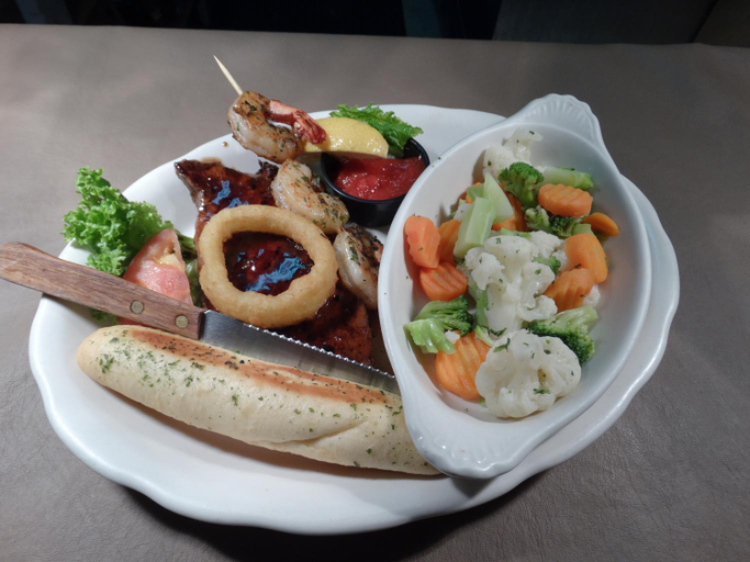 Food & Drinks 5, Buckhorn Resort, Alger
