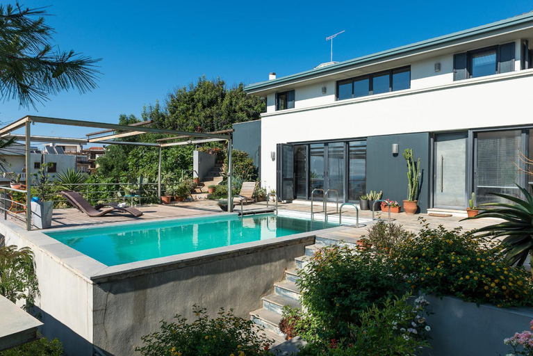Sport & Beauty 2, Artistic Pool Private Villa, Crete