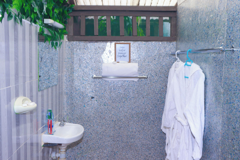 Bathroom 4, Pacha Waterfront Nithi, Maara