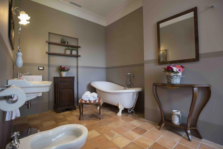 Bathroom, Villa Teloni, Macerata