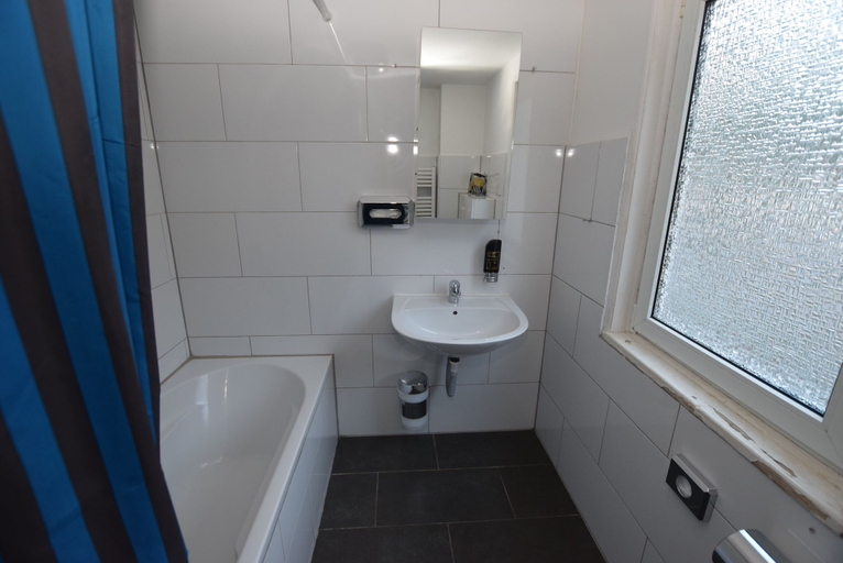 Bathroom 2, AB Apartment 15, Stuttgart