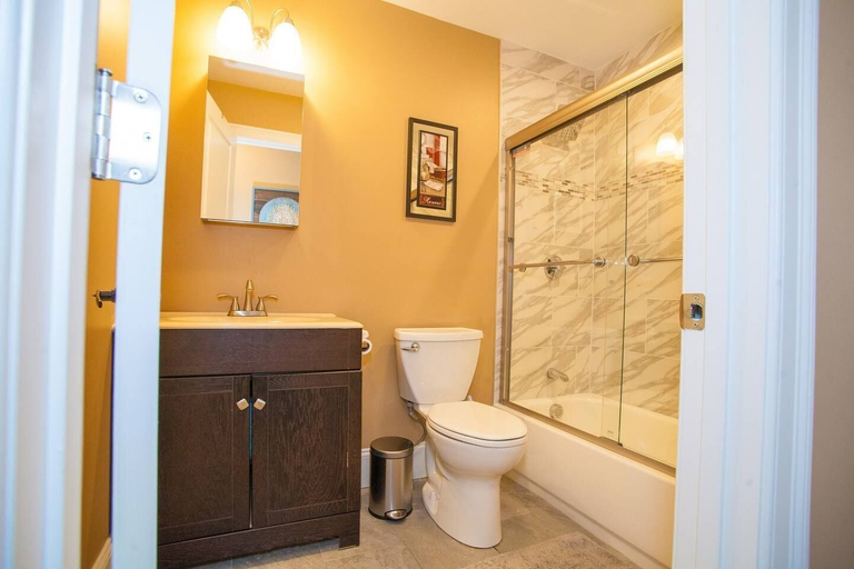 Bathroom 2, Lux Condo Near Boston - 3 King Beds 2 Bath-parking, Boston