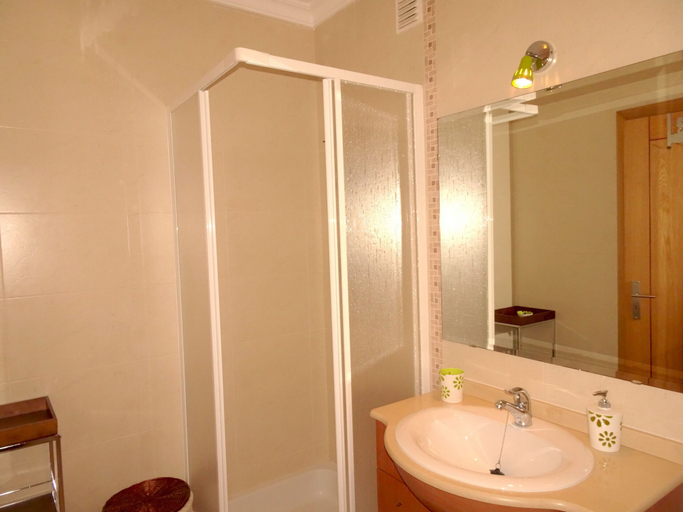 Bathroom 3, Pera CIP, Silves