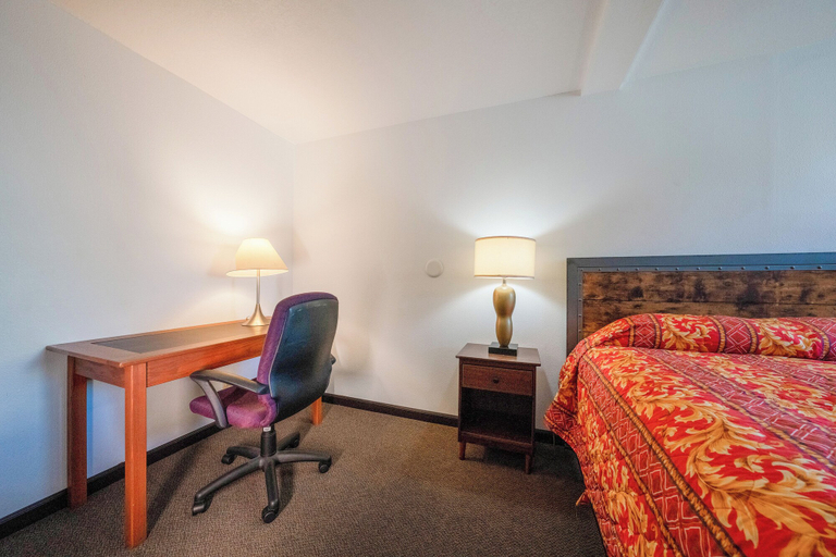 Bedroom 3, Unicorn Inn by OYO Portland, Multnomah