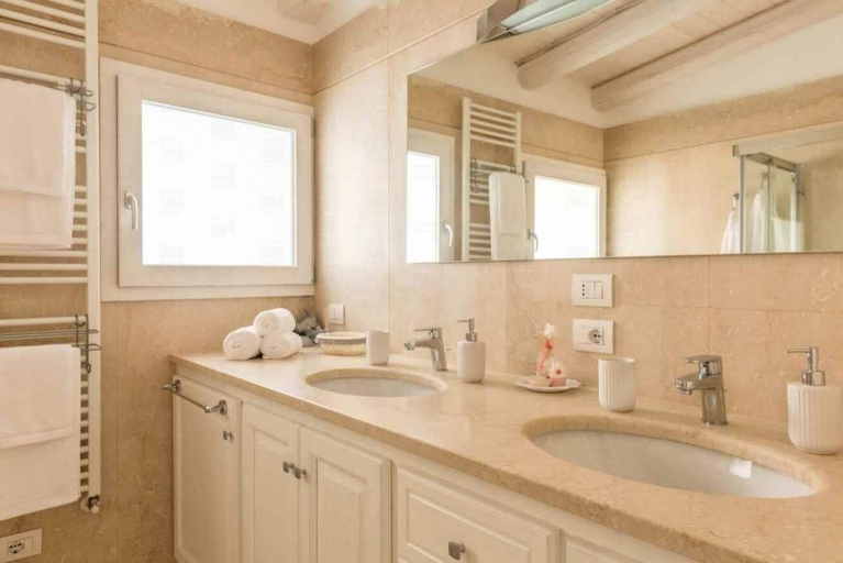 Bathroom 4, Luxury Scialandre Exclusive Pool Villa, Lecce