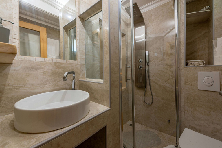 Bathroom 3, Villa Rosemary, Poličnik