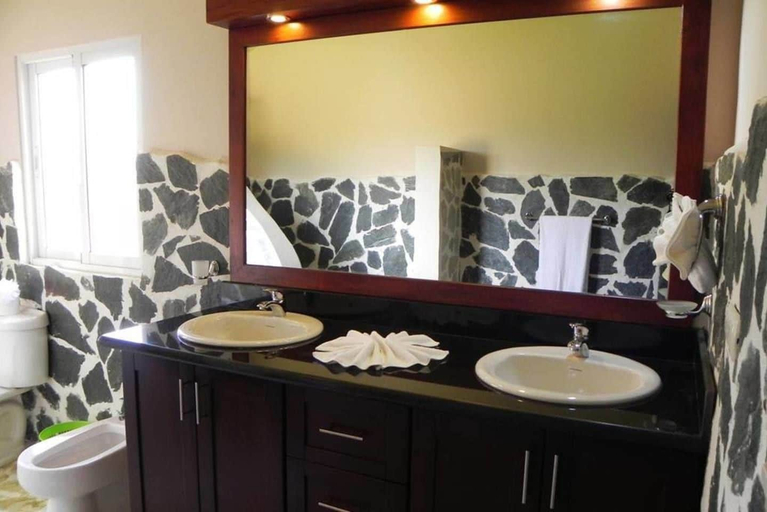 Bathroom, Elegant and Private 4 Bedroom Villa, Sosua