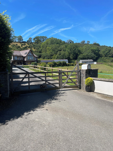 Others 5, Private Chalet in New Quay With Stunning Views, Ceredigion