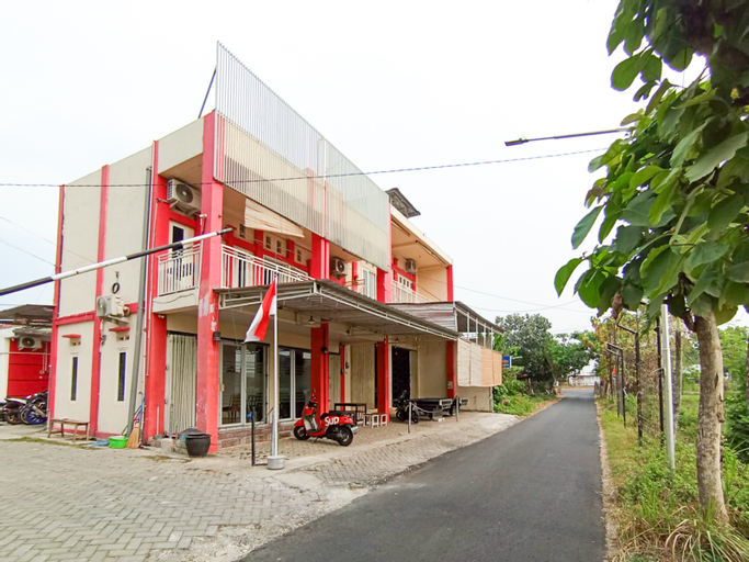 Exterior & Views 2, Ariska Room near Alun Alun Jombang RedPartner, Jombang