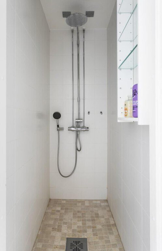 Bathroom 4, 2ndhomes Bright Top Floor Studio in Fredrikinkatu, Uusimaa