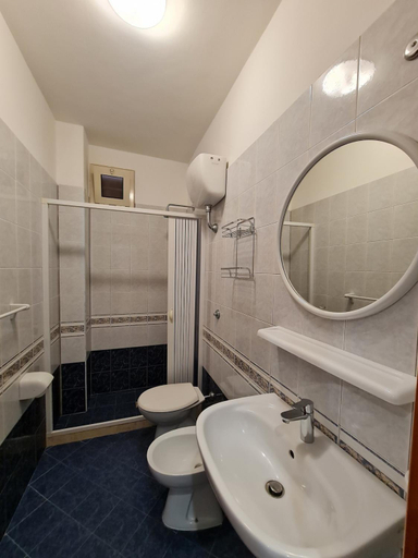 Bathroom 3, Residence Olimpia, Foggia