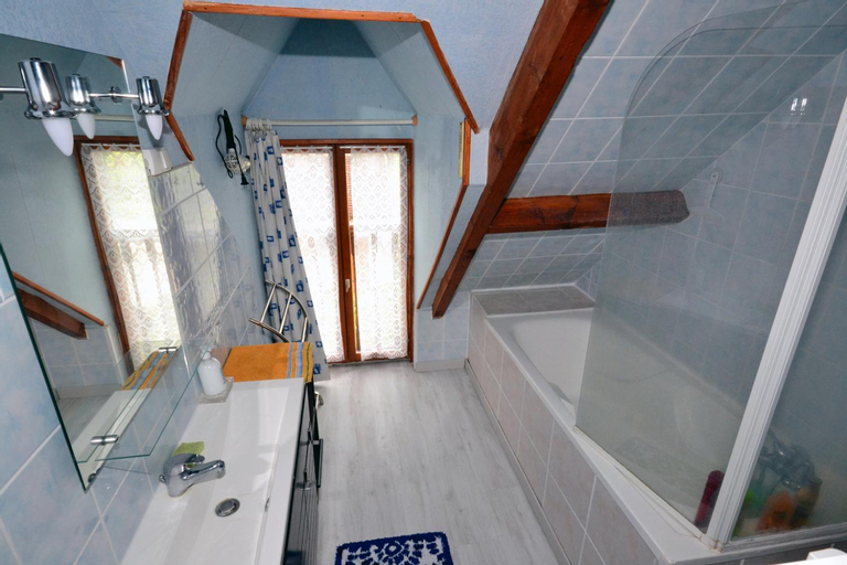 Bathroom 11