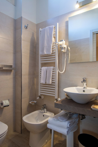 Bathroom 4, Hotel Eden Salò, Brescia
