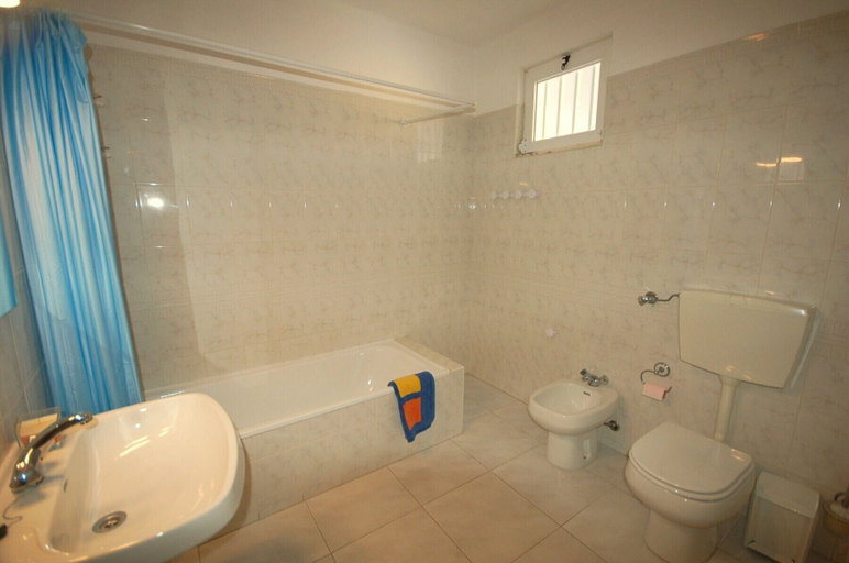 Bathroom, Reizinho em Quarteira T2, Loulé
