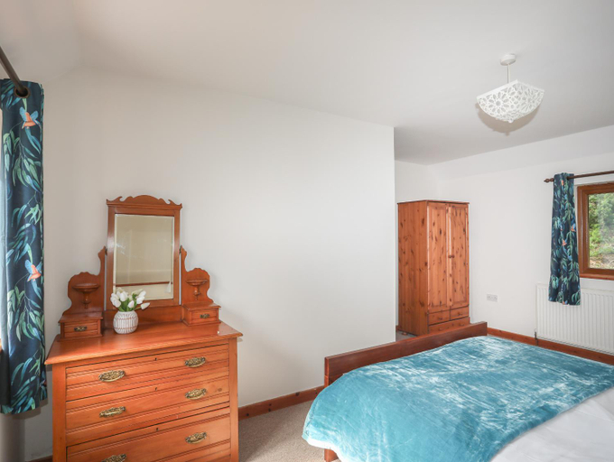 Bedroom 2, Long Cottage, Anglesey