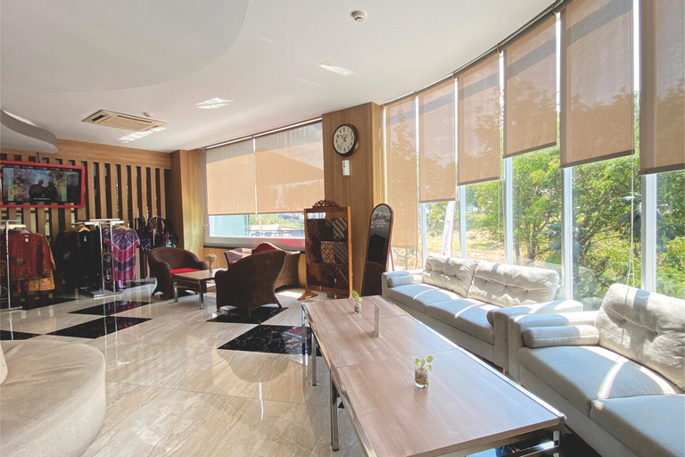 Public Area 2, Front One Hotel Airport Solo, Solo