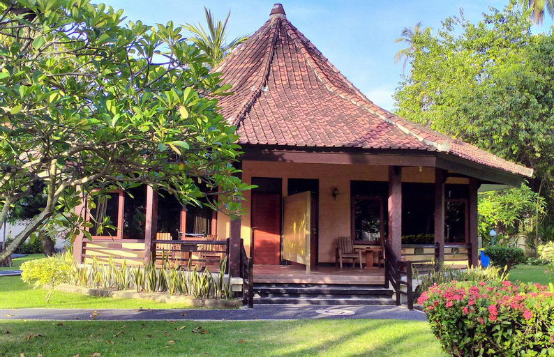 Exterior 3