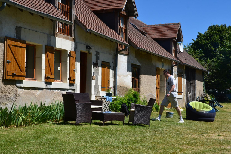 Exterior 13