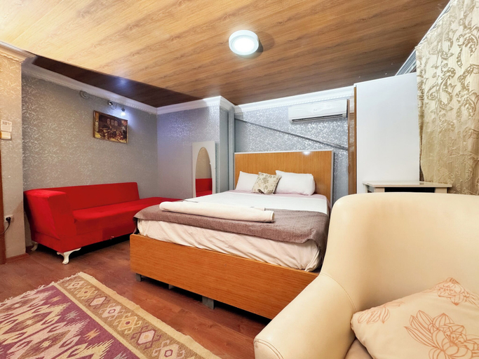 Bedroom 4, The New Season Apart, Fatih