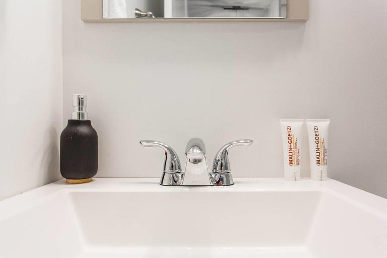 Others 3, Juniper Mist - Modern 1 Bdr in Downtown, Cook