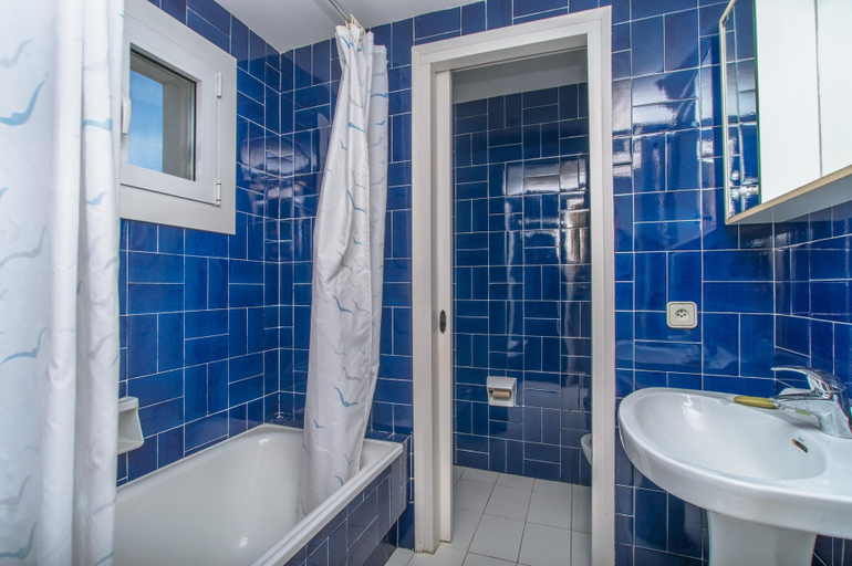 Bathroom 4, B-40 Begur 4 PAX, Girona