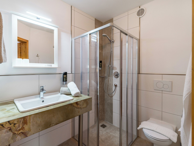 Bathroom 4, Grittlmühle Chalet Ferienwohnungen, Kitzbühel