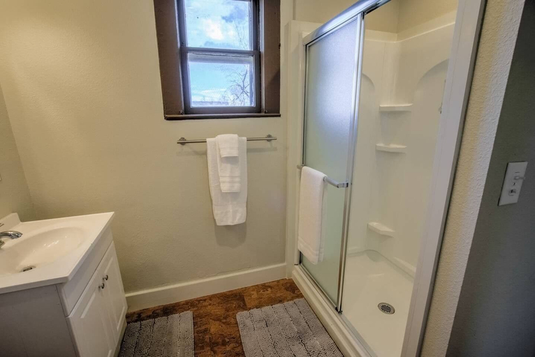 Bathroom 4, The Coffee Loft Above a Cafe Walk to Dwntn, El Paso